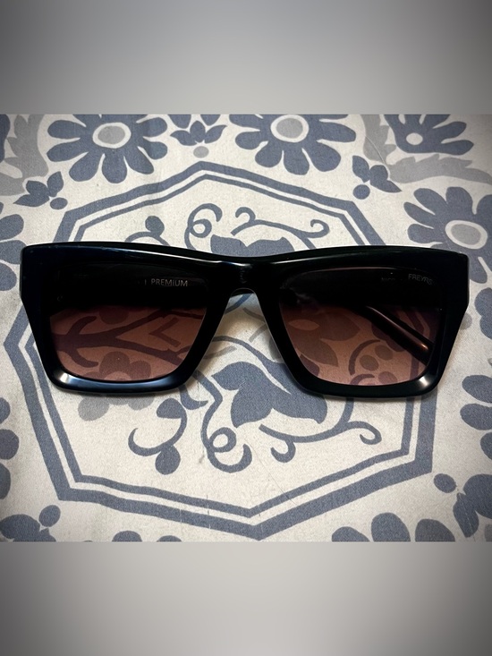 Freyrs Accessories - Freyrs Premium Unisex Black Square Sunglasses - Brown Gradient Lenses